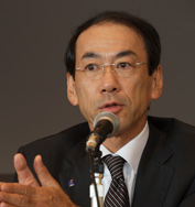 井上 ゆかり氏